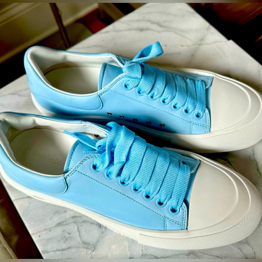 30% PRICE DROP!! $219 (was $295)
Alexander McQueen Cornflower Blue Sneaker - Picture 2 of 12